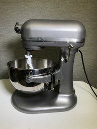 Heavy Duty KITCHEN AID Stand Mixer - Professional 5 Plus Model - Has Stainless Bowl And Paddle - Thats It
