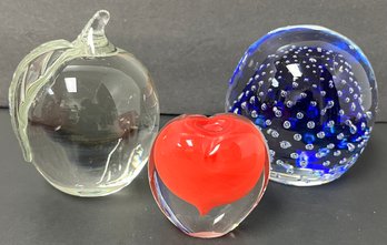 Lot Of Glass Paperweights - Red Heart - Clear Apple Maude & Bob St Clair 1977 - Cobalt Blue & Clear Bubble