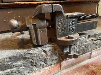 Antique Columbian Iowa 144M Vise.  4' Jaws .