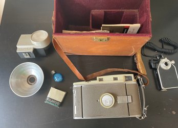 Vintage Polaroid 800 Instant Roll Film Land Camera In Leather Carrying Case