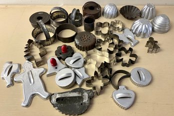 Nice Lot Of Vintage Cookie Cutters