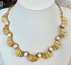 PRETTY SIGNED BSK GOLD TONE FAUX PEARL TEXTURED NECKLACE