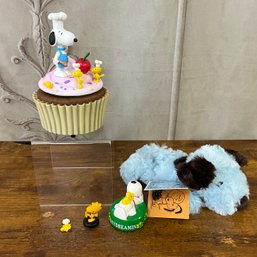 Peanuts Snoopy Cupcake Music Box & Misc Collectors Items