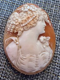 VINTAGE SHELL CAMEO OF VICTORIAN LADY