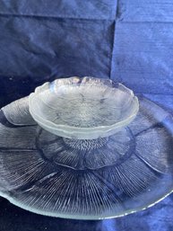 Vintage Large Glass Platter With 2 Matching Bowls With Flour Design