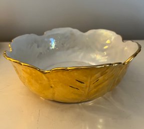 White And Gold Cabbage Leaf Design Decorative Bowl W/Scalloped Edge 8' D