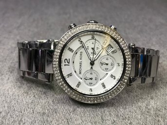 Very Nice Mens MICHAEL KORS Chronograph Watch - All Silver Tone With White Zircons - Brand New Battery !