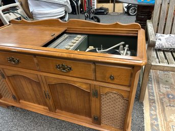 Magnavox Micromatic Vintage Record Player  In Cabinet