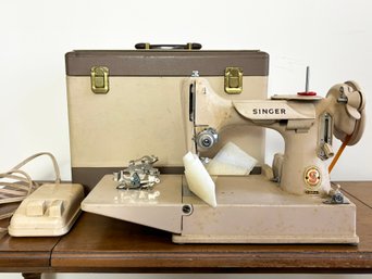 A Miniature Singer Sewing Machine!