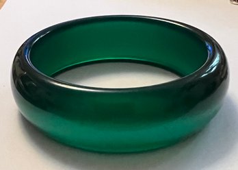 VINTAGE GREEN MOONGLOW LUCITE/PLASTIC BANGLE BRACELET