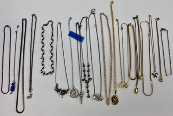 Large Lot Of Vintage Necklaces (21)