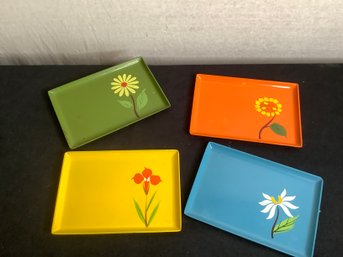 FLORAL LACQUER WARE TRAY SET OF 4