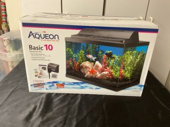 New- Aqueon Fish Tank- Basic 10