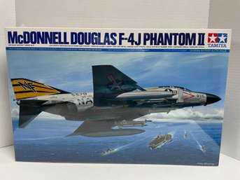 Tamiya, McDonnell Douglas F-4J Phantom II.  1/32 Scale Model Kit (#1)