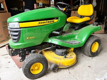 A John Deere Riding Mower - Great Condition Piece! - 126 Engine Hours