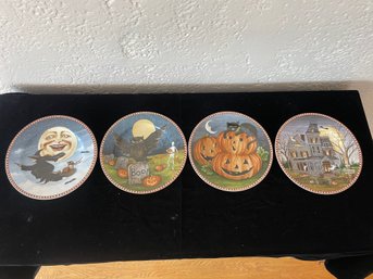 Set Of Sakura Haunted Halloween Collector Plates