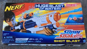 2010 Nerf Super Soaker Shot Blast Squirt Gun In The Box