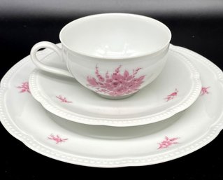 A Vintage Bavarian Porcelain Luncheon Service For 7