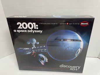 Moebius Models, 2001 A Space Odyssey , Discovery XD-1.   1/144 Scale Model Kit (#4)