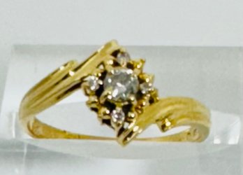 VINTAGE PETITE 18K GOLD AND DIAMOND RING SIZE 5.5