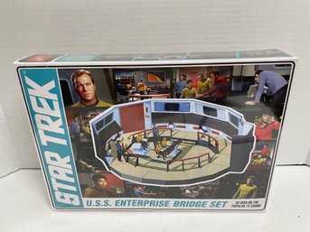 AMT, Star Trek , Bridge Of The U.S.S Enterprise . 1/32 Scale Model Kit (#8)