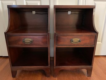 Pair Of Vintage Mahogany Heritage Henredon Night Stands With Outlets.