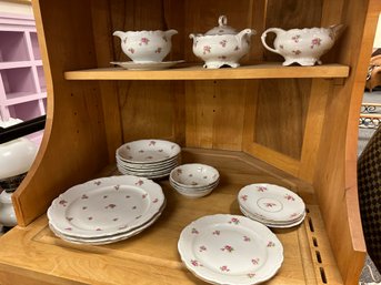 Victoria Dinnerware From Czechoslovakia