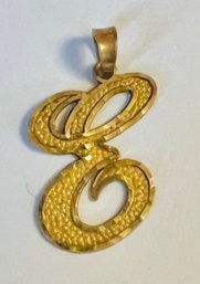 10K GOLD LETTER E PENDANT RIGHT CUT EDGE