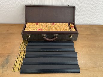 VINTAGE CHINESE BAKELITE MAHJONG SET IN CASE