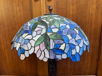 Beautiful Lamp With Tiffany Style Leaded Glass Oval Shade