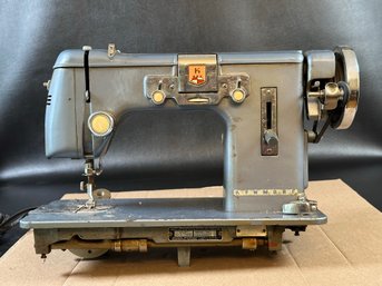 Vintage Sewing Machine: Kenmore 117.740