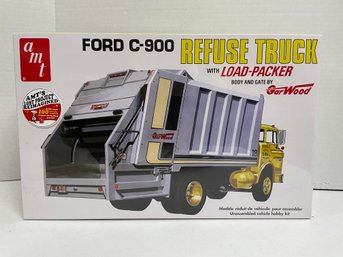 AMT, Ford C-900 Refuse -truck.  1/25 Scale Model Kit ( #17)