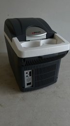 Wagan 6 Quart In-car Personal Fridge/Warmer