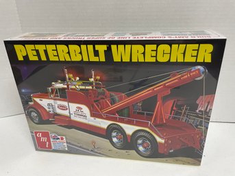AMT, Peterbilt Wrecker .1/25 Scale Model Kit ( #18)