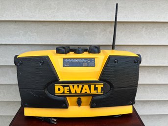 DeWalt DW911 Work Site Radio & Charger