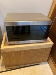 LG Microwave With Glass Tray
