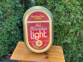 Vintage Light Up Old Milwaukee Bar Sign