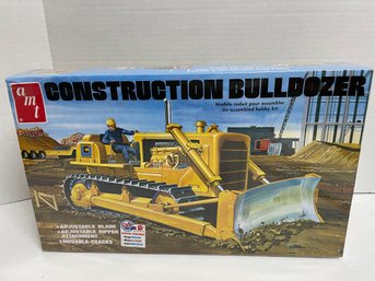 AMT, Construction Bulldozer. 1/25 Scale Model Kit ( #21)