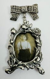 VINTAGE STERLING SILVER PICTURE FRAME BROOCH