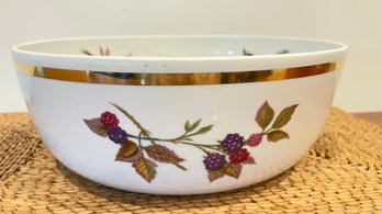 A ROYAL WORCESTER Serving Bowl Fine Porcelain Made In England