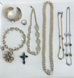 Beautiful Lot Of Vintage Jewelry