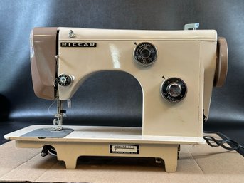 Vintage Sewing Machine: Riccar RZ-208B