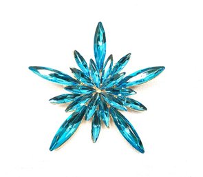 Striking Goldtone & Aqua/teal Star Rhinestone Brooch