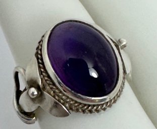 VINTAGE STERLING SILVER ARTS & CRAFTS STYLE PURPLE QUARTZ CABOCHON RING