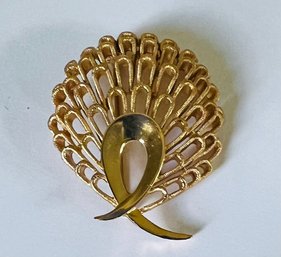 SIGNED CROWN TRIFARI GOLD TONE BROOCH