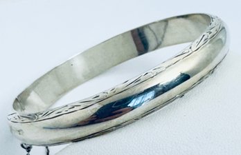 STERLING SILVER ETCHED BANGLE BRACELET WITH SAFTEY CHAIN