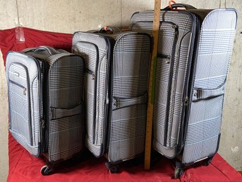 Set Of 3 London Fog Blue Plaid Suitcases 23', 27', 31' Luggage In Great Condition