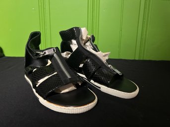 Marc Jacobs Gia Gladiator Sandal. Black. Women's Size 8