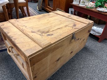 Primitive Storage Chest  With Rope Handles  Pine