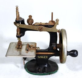 Antique Cast Iron Small Singer Sewing Machine